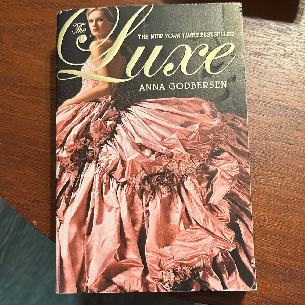 The Luxe by Anna Godbersen Book